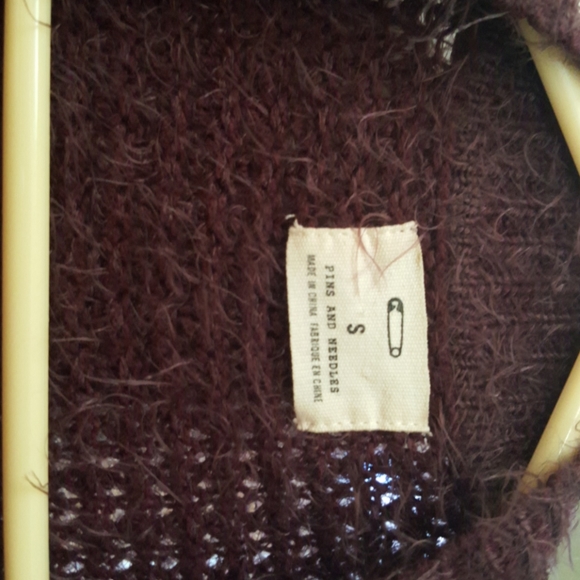 Soft sweater fits Large & soft - Picture 2 of 3